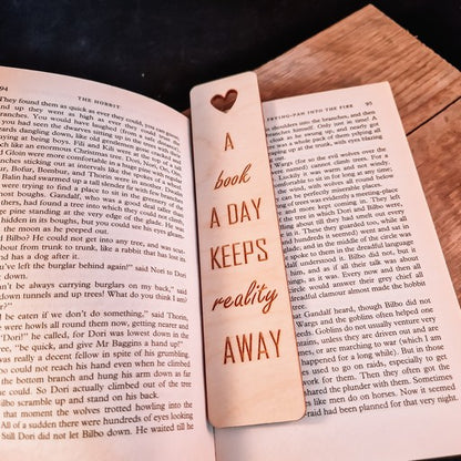 Houten bladwijzers met inspirerende quotes