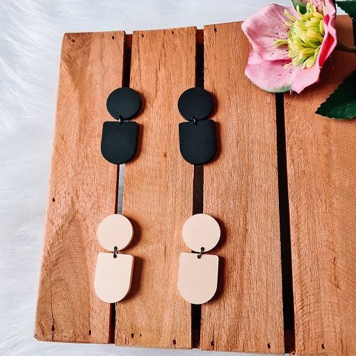 Beige oorbellen "Sway"