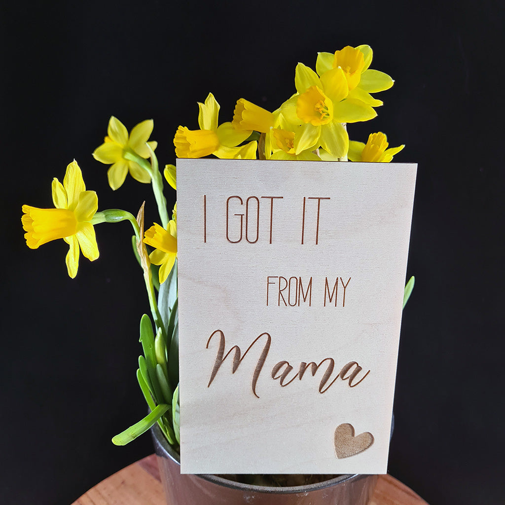Houten wenskaart "I got it from my mama"