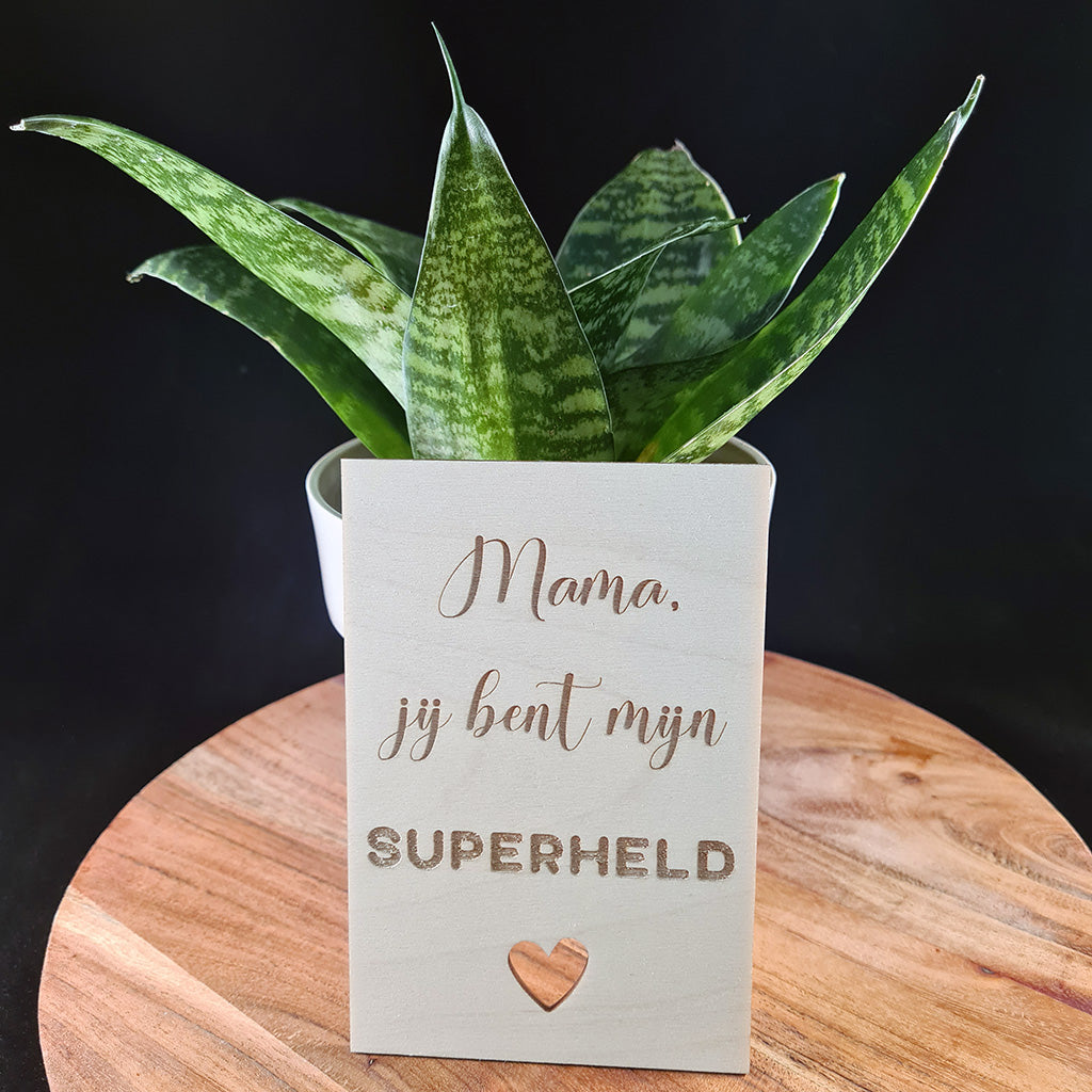 Houten wenskaart "Superheld mama"
