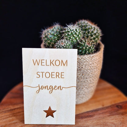 Houten wenskaart  "Welkom stoere jongen"