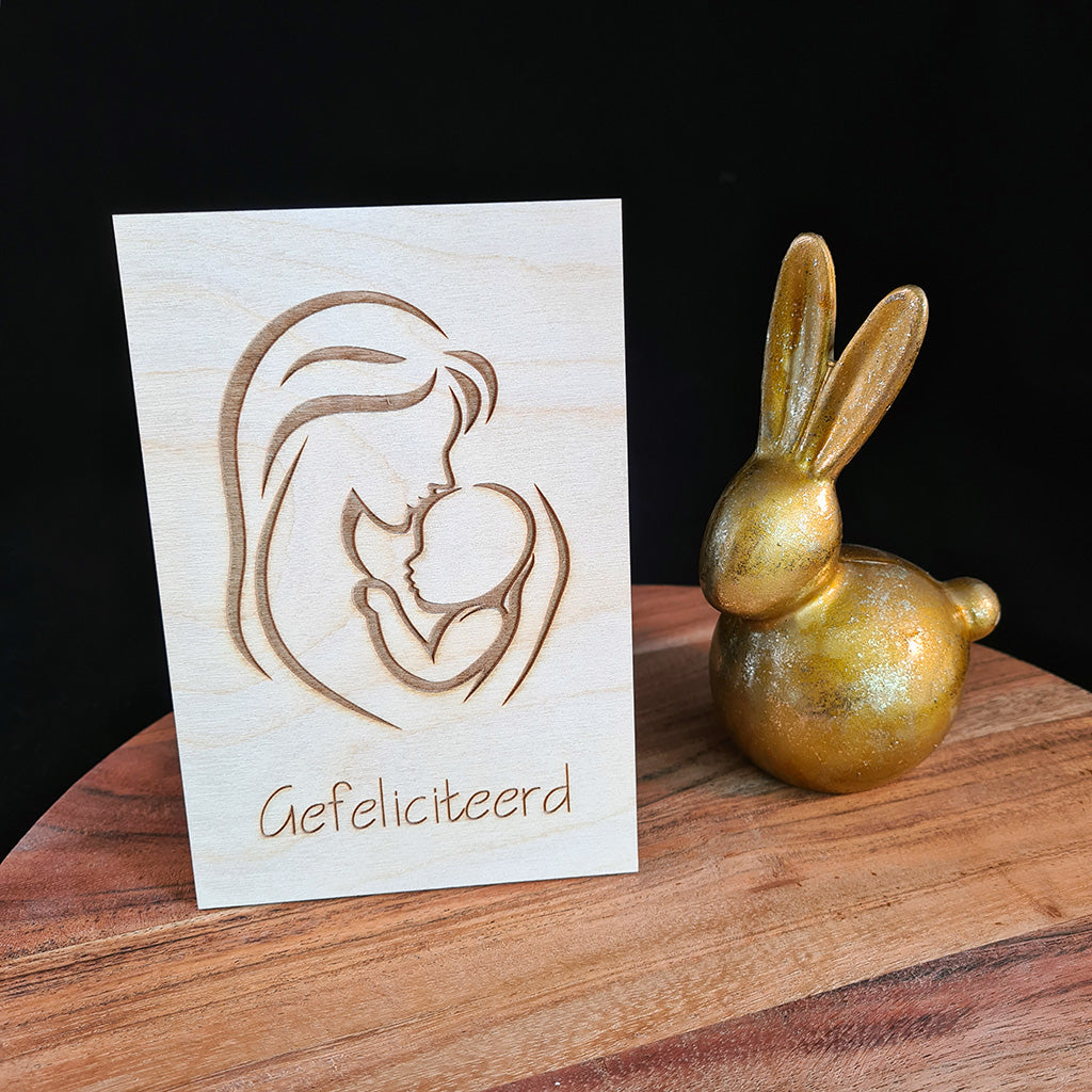 Houten wenskaart "Gefeliciteerd moeder en kind - kus"