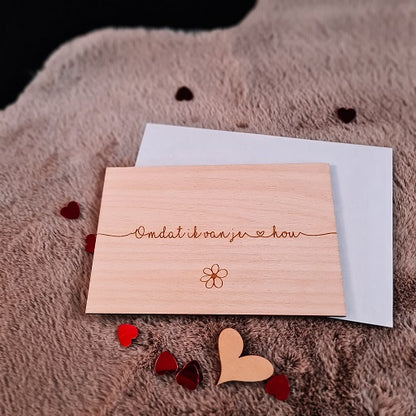 Houten wenskaart "Omdat ik van je hou"