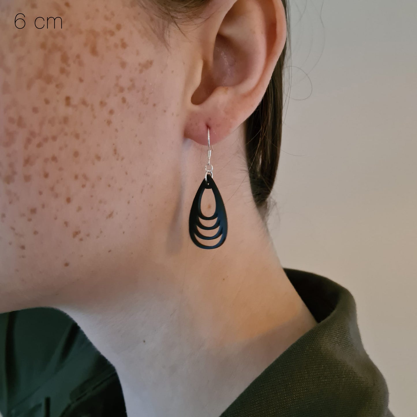 Zwarte druppels met laagjes