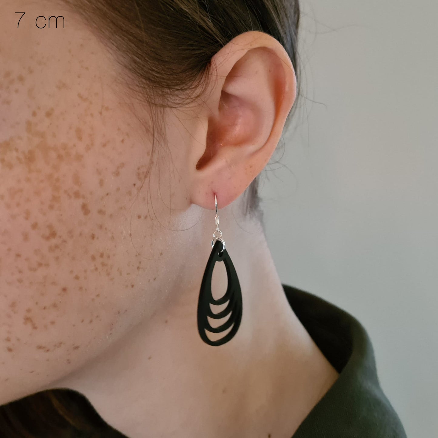 Zwarte druppels met laagjes