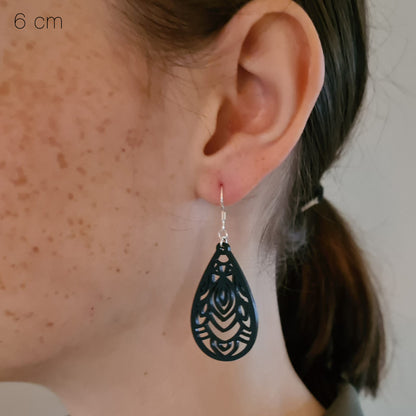 Zwarte versierde druppels