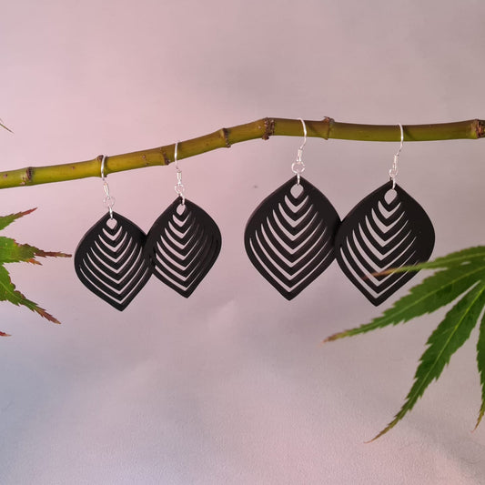 Zwarte abstracte blaadjes