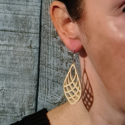 Beige druppels gekruist