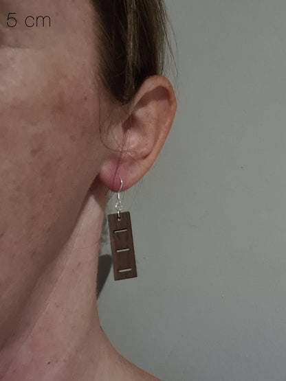 Houten staafjes met horizontale streepjes