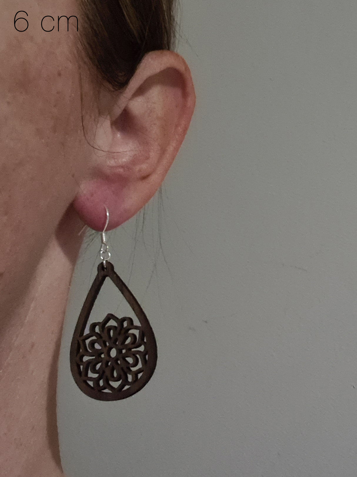 Houten druppels met bloemen